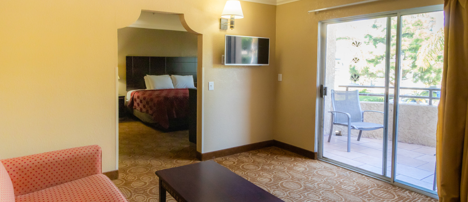 ENJOY A HOST OF LIFESTYLE AMENITIES AND GUEST SERVICES  AT OUR FALLBROOK, CALIFORNIA HOTEL