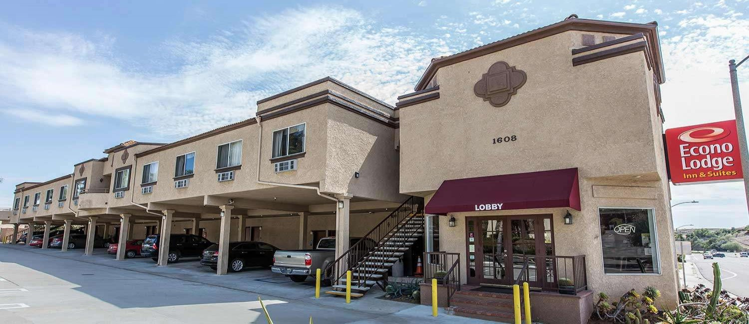 TAKE A LOOK AT THE AMENITIES AND GUEST ROOMS  AT ECONO LODGE FALLBROOK